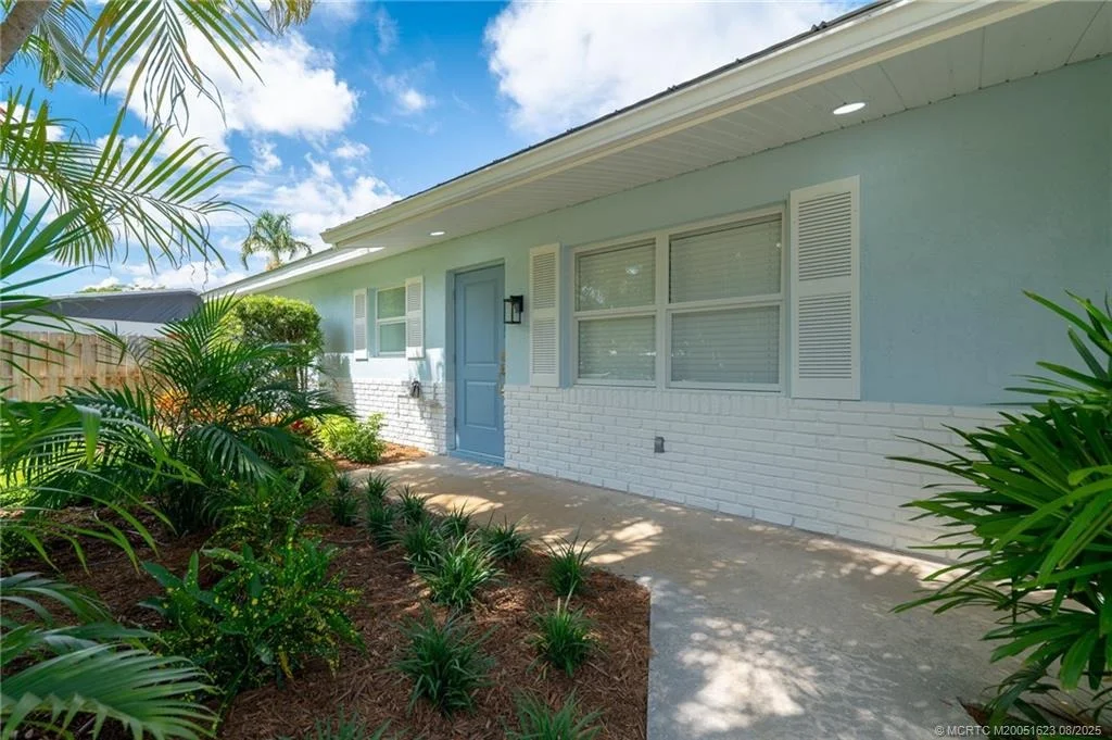 Photo of 1030 SE Dolphin Drive