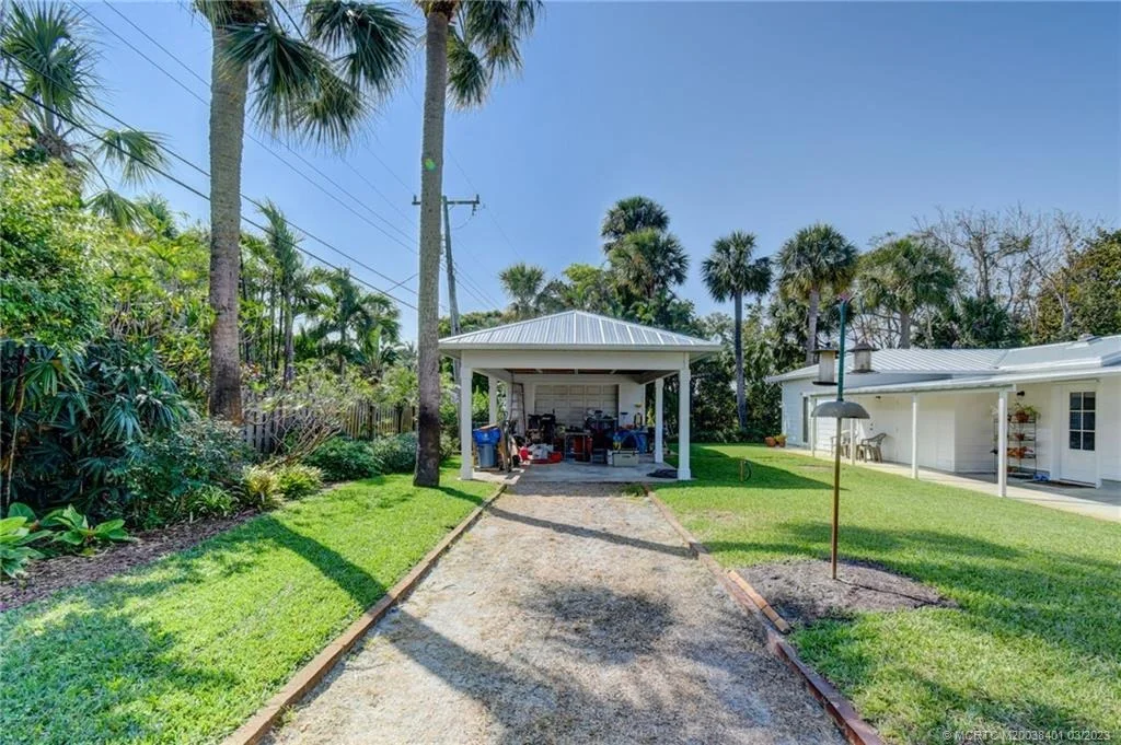 Photo of 834 SE Riverside Drive