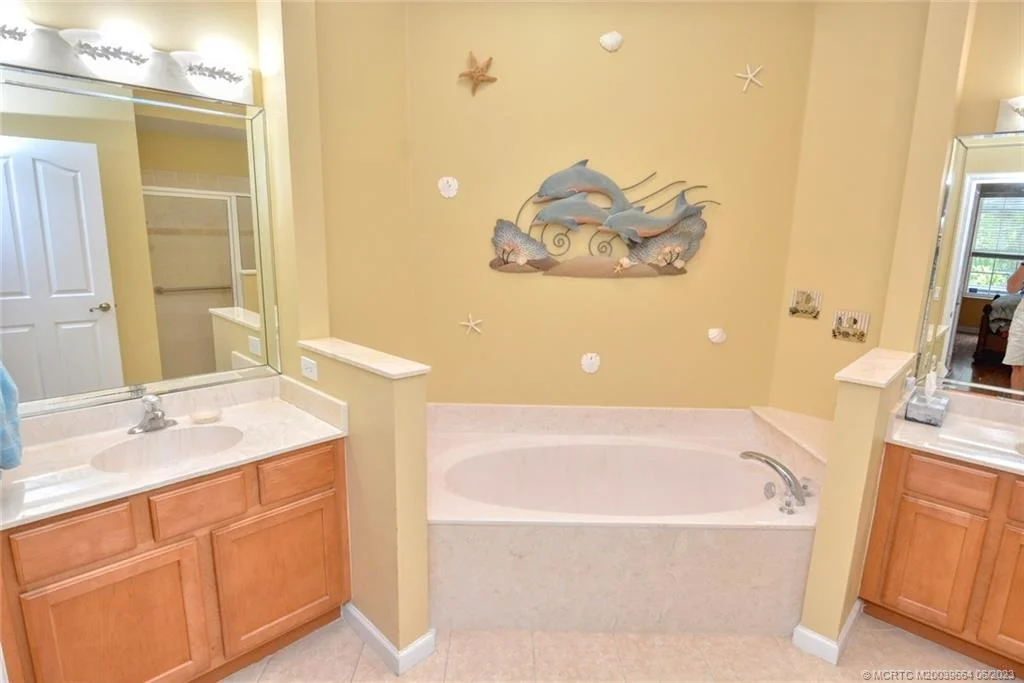 Photo of 730 NW Red Pine Way