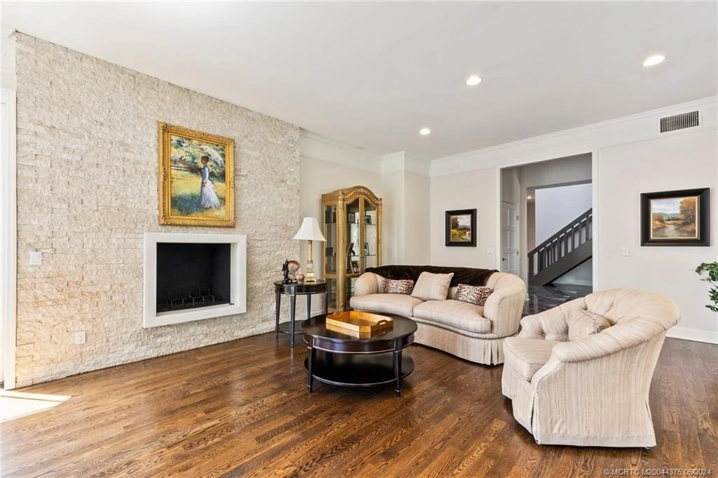 Photo of 12 Oakwood Drive