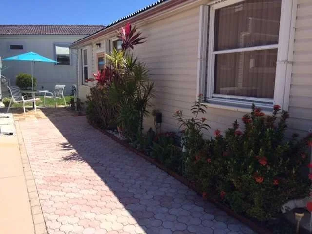 Photo of 754 Nettles Boulevard