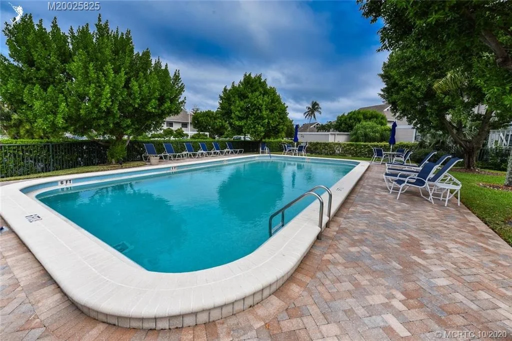 Photo of 320 NE Golfview Circle