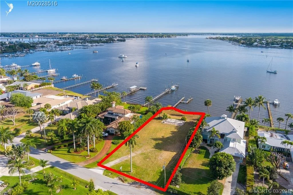 Photo of 641 NW Sunset Drive