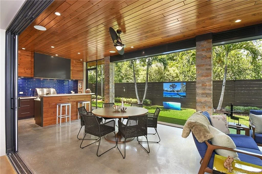 Photo of 314 SE Pelican Drive