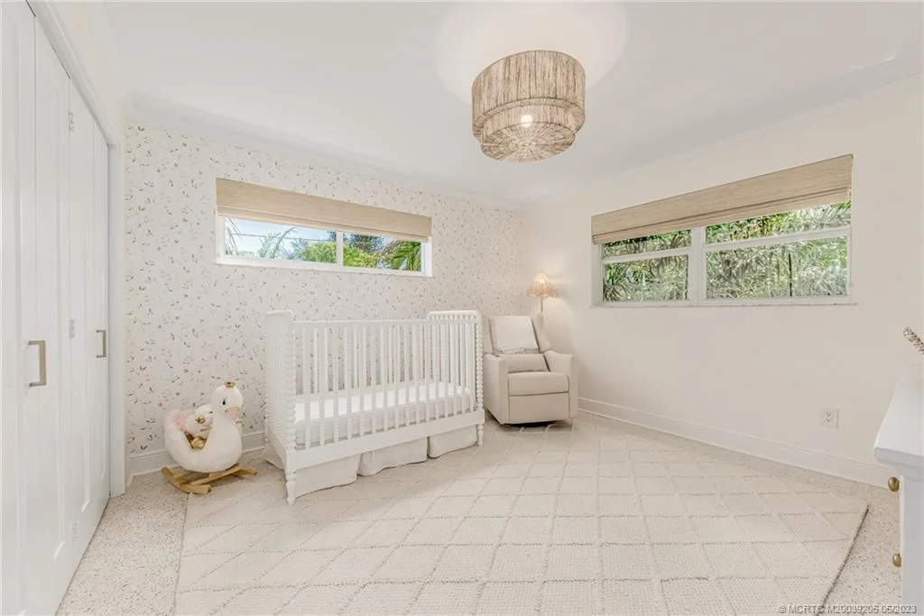 Photo of 382 SE Edgewood Drive