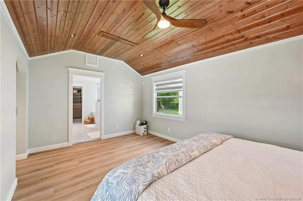 Photo of 200 SE Pelican Drive