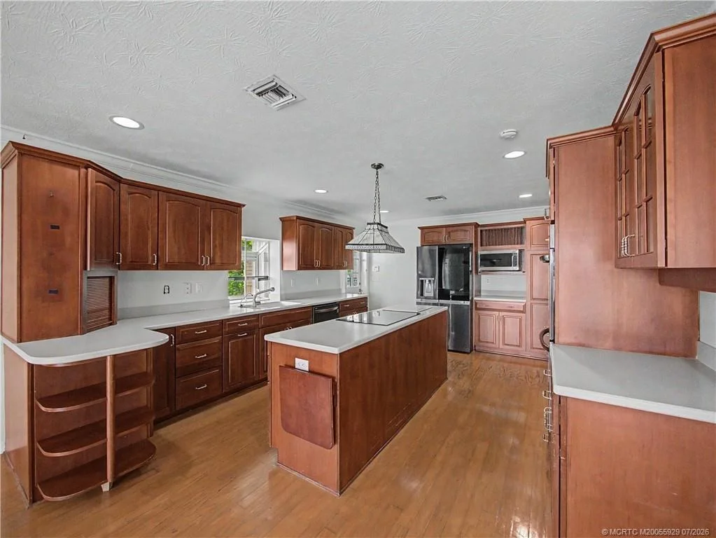 Photo of 1910 NW Cove Circle
