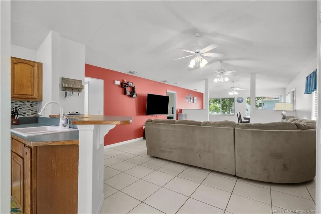 Photo of 664 SE 25th Street