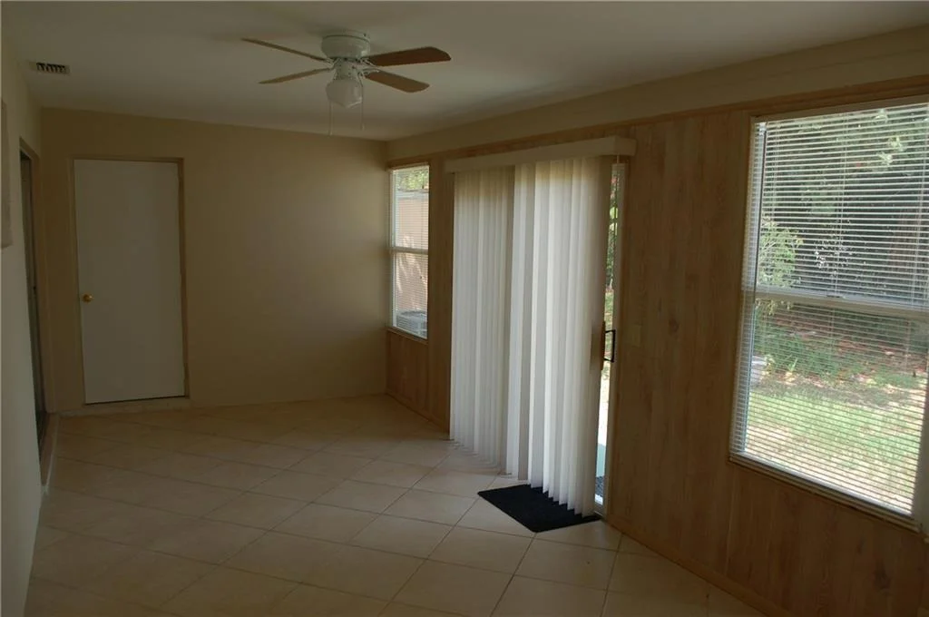 Photo of 439 SE Parkway Drive