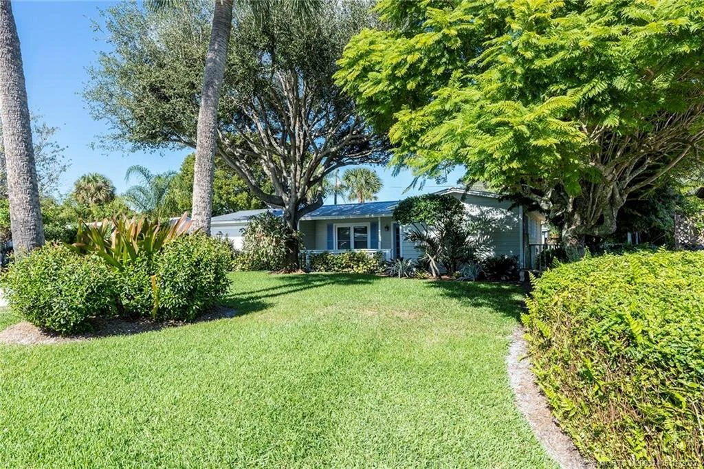 Photo of 338 SW Winnachee Drive