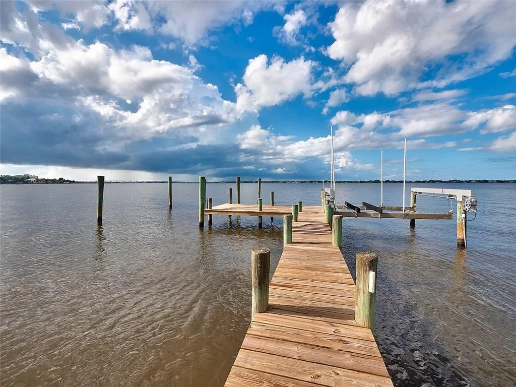 Photo of 1341 SE Riverside Drive