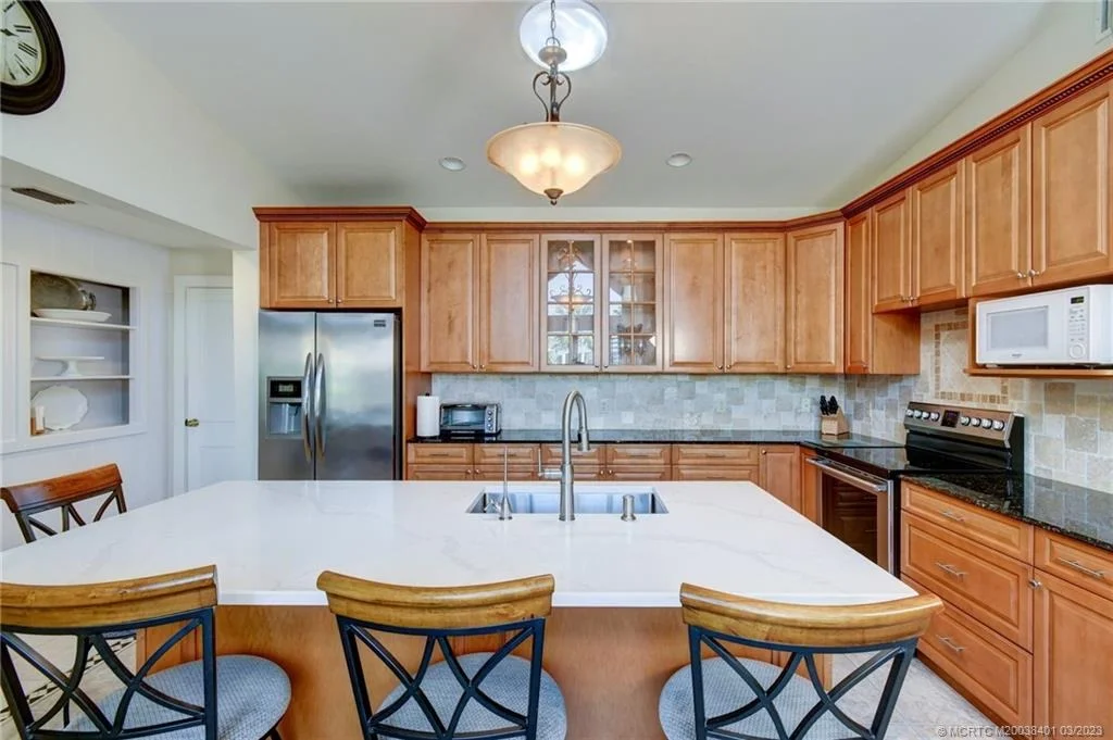 Photo of 834 SE Riverside Drive