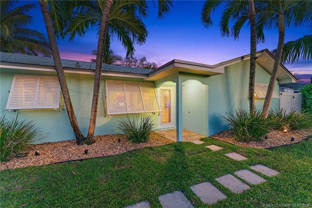 Photo of 1521 Venus Avenue