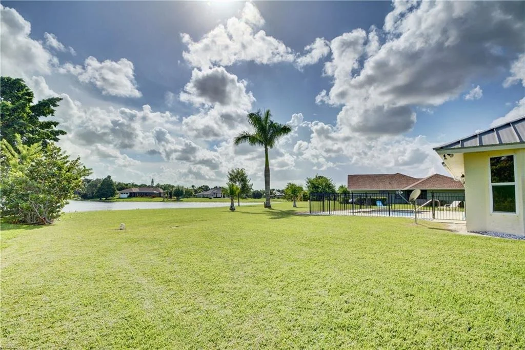 Photo of 864 SE Waterside Way