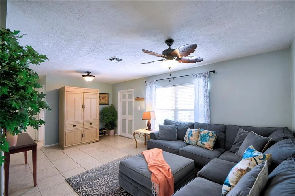 Photo of 2209 NW Sunset Boulevard