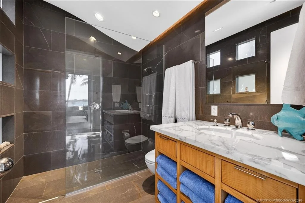 Photo of 7034 SE Harbor Circle