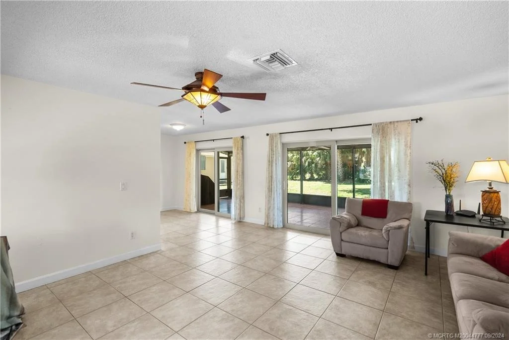 Photo of 718 SE Alamanda Circle