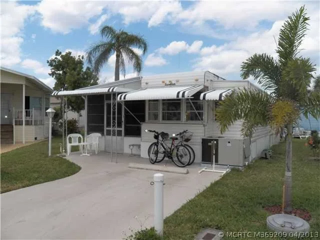 Photo of 83 Nettles Boulevard
