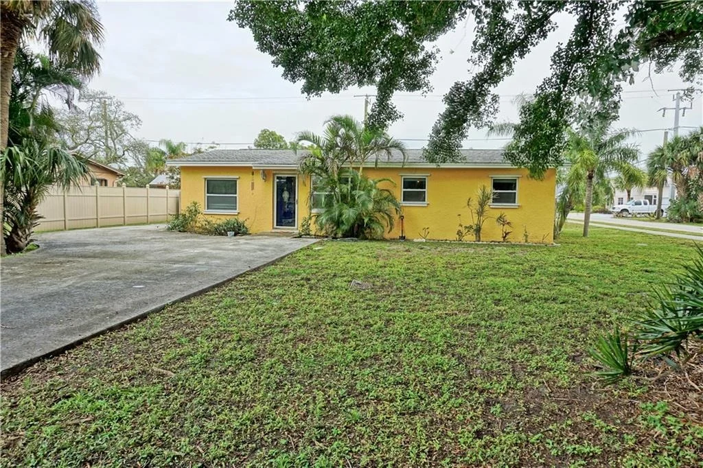 Photo of 523 SE Dolphin Drive