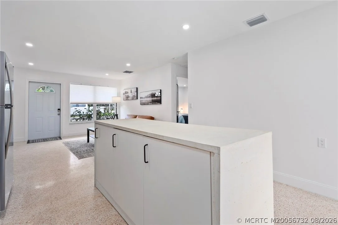 Photo of 30 SW Hideaway Place
