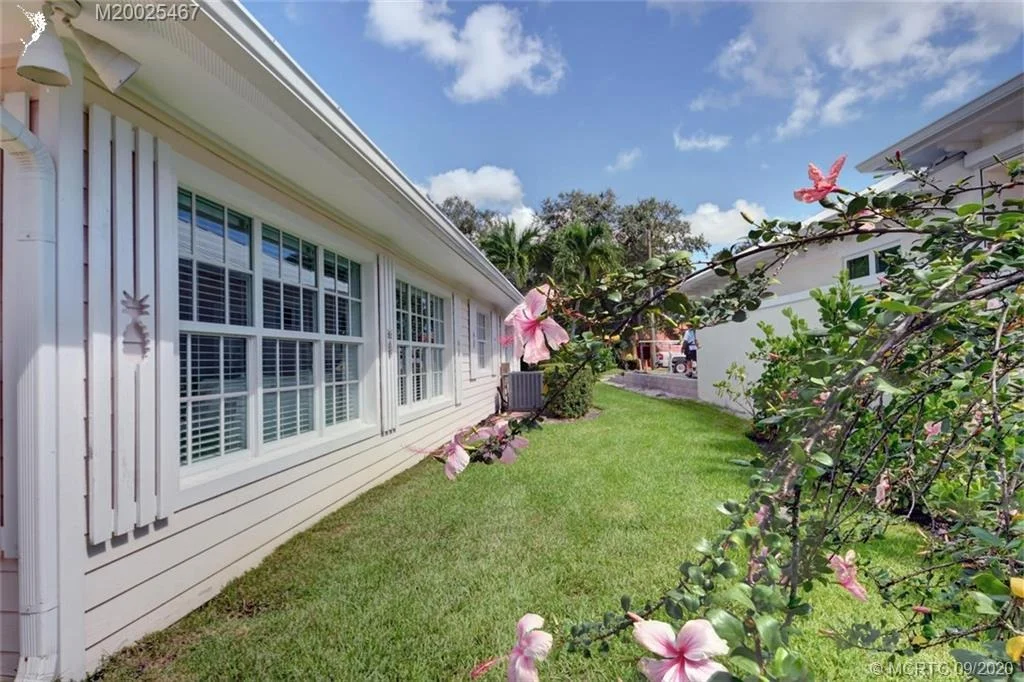Photo of 904 SE Riverside Drive
