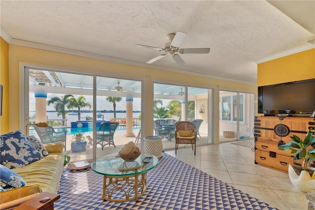 Photo of 611 NW Sunset Drive