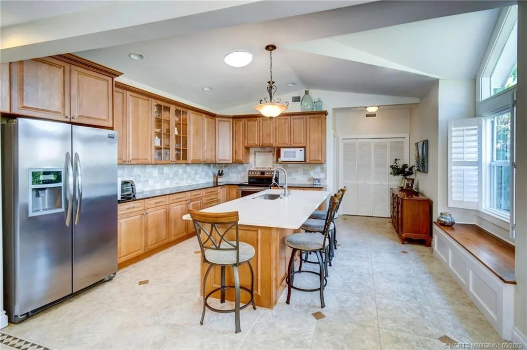 Photo of 834 SE Riverside Drive