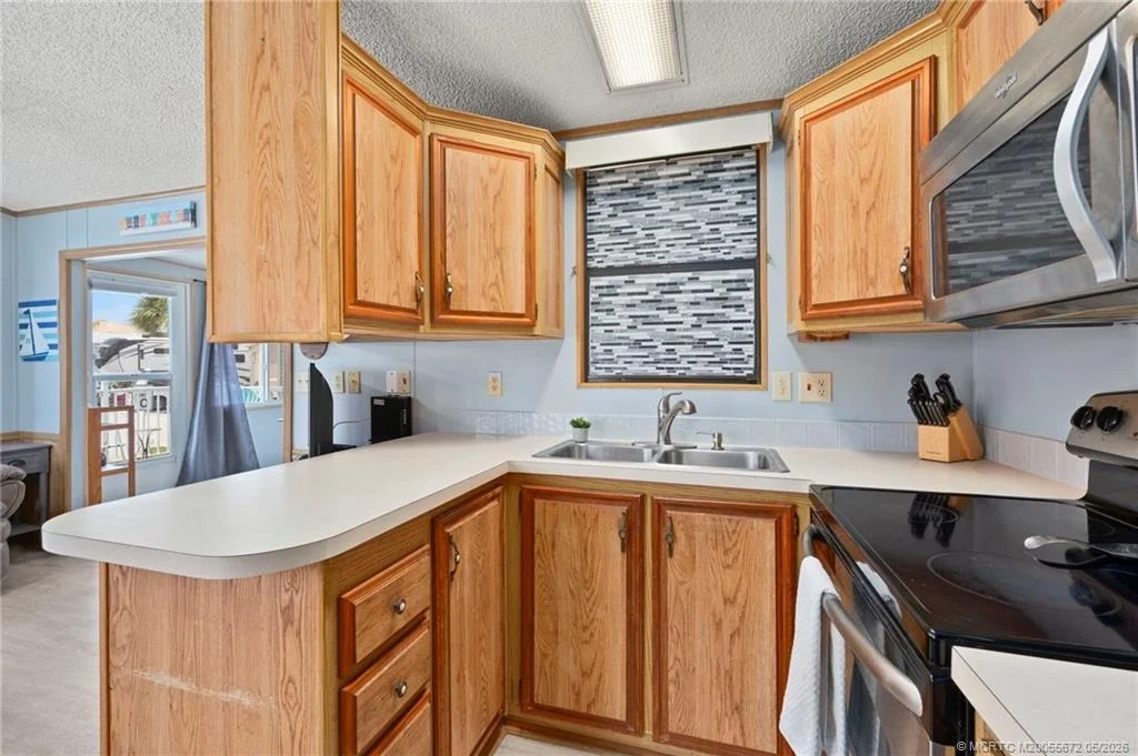 Photo of 692 Nettles Boulevard