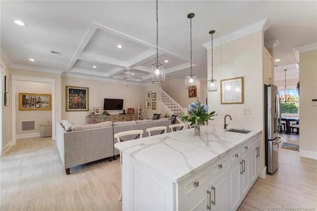 Photo of 1002 SE Riverside Drive