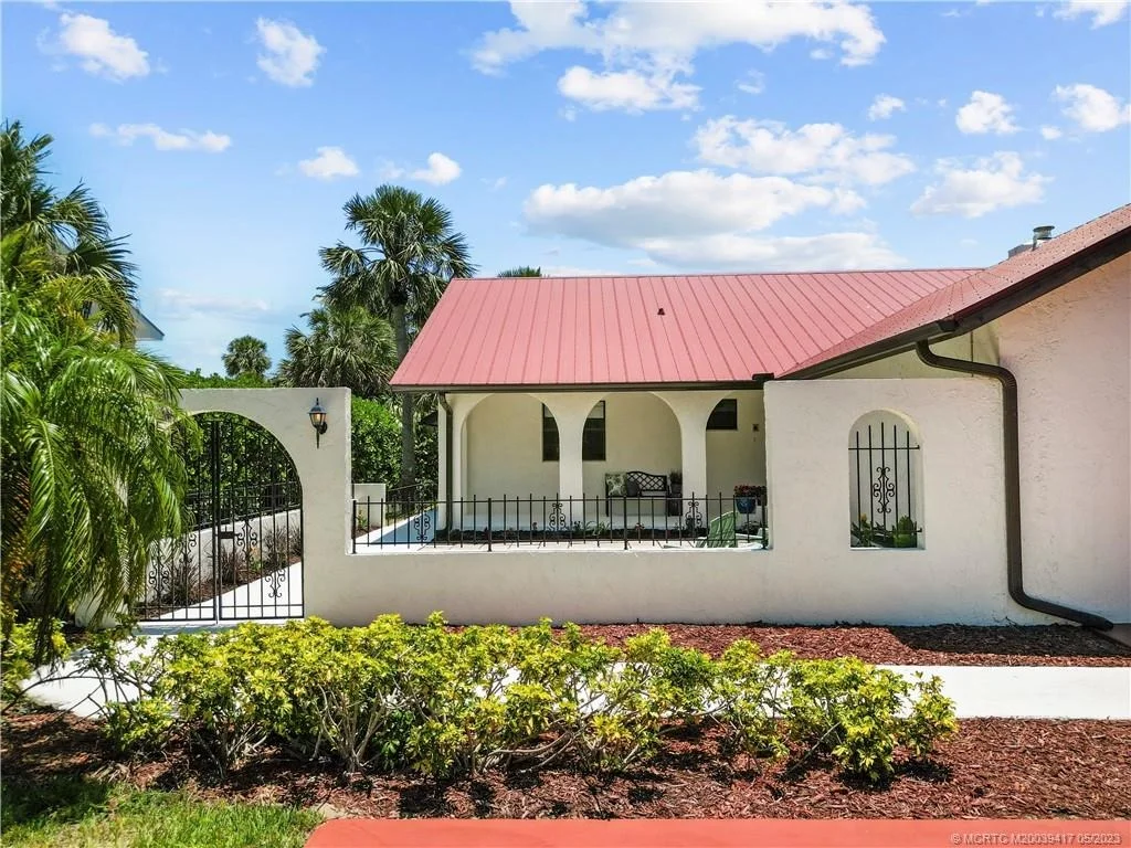 Photo of 104 N Sewalls Point Road