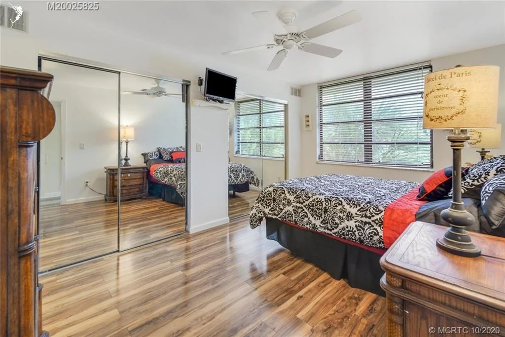 Photo of 320 NE Golfview Circle