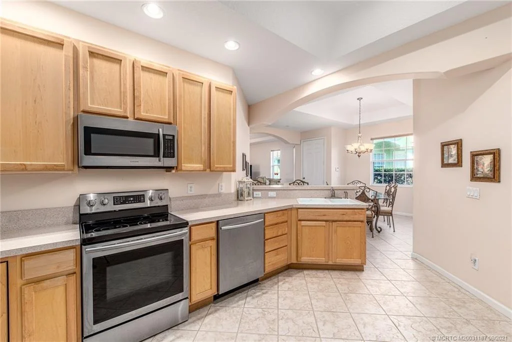 Photo of 630 NW Red Pine Way