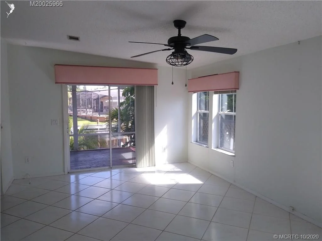 Photo of 131 SE Paradise Pl Place