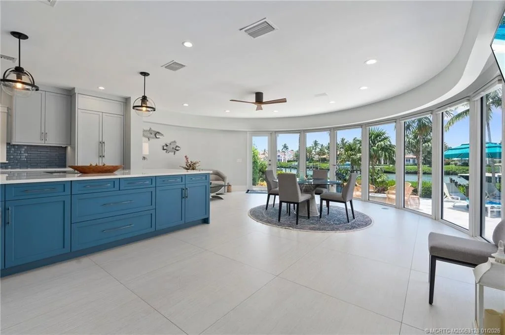 Photo of 6460 SE Harbor Circle