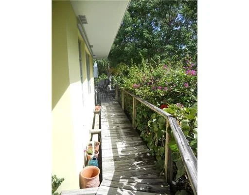 Photo of 122 S SEWALLS POINT Road