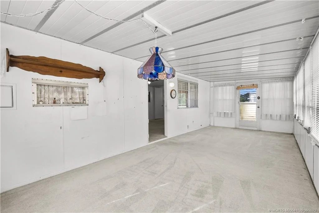 Photo of 149 SE Easy Street