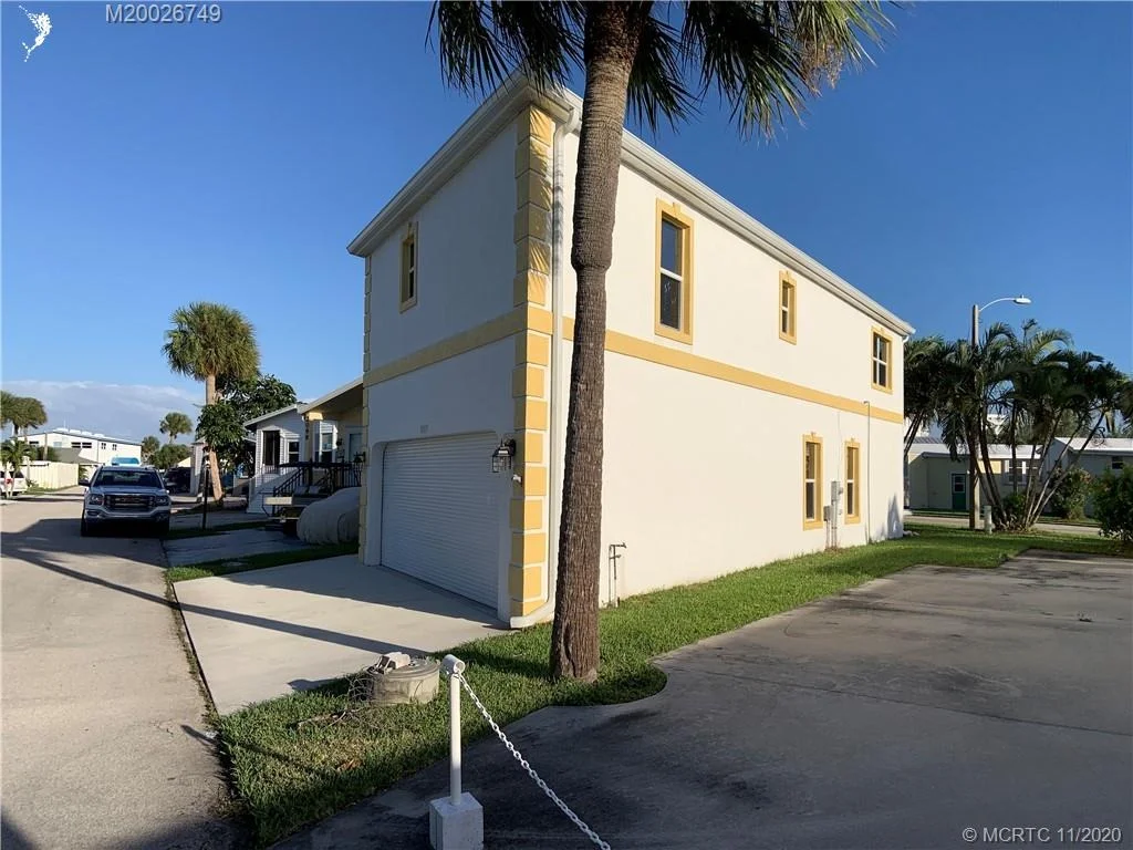 Photo of 2097 Nettles Boulevard