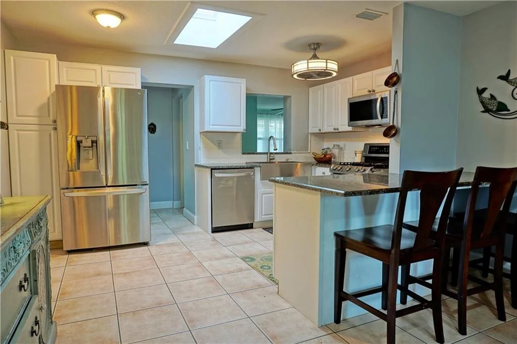 Photo of 523 SE Dolphin Drive