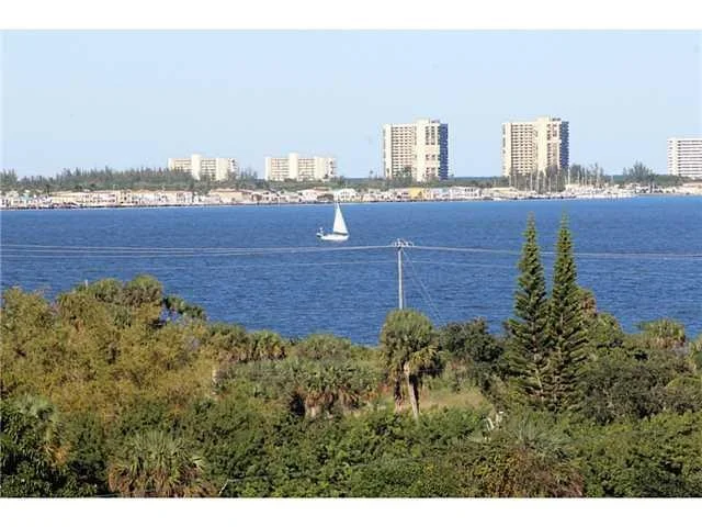 Photo of 1225 NE Oceanview Circle