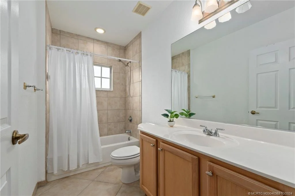 Photo of Unit 101 at 528 7th Square