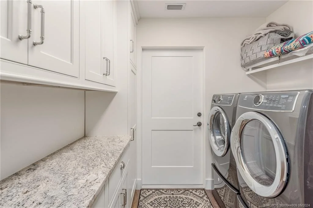 Photo of 526 SW Rustic Circle
