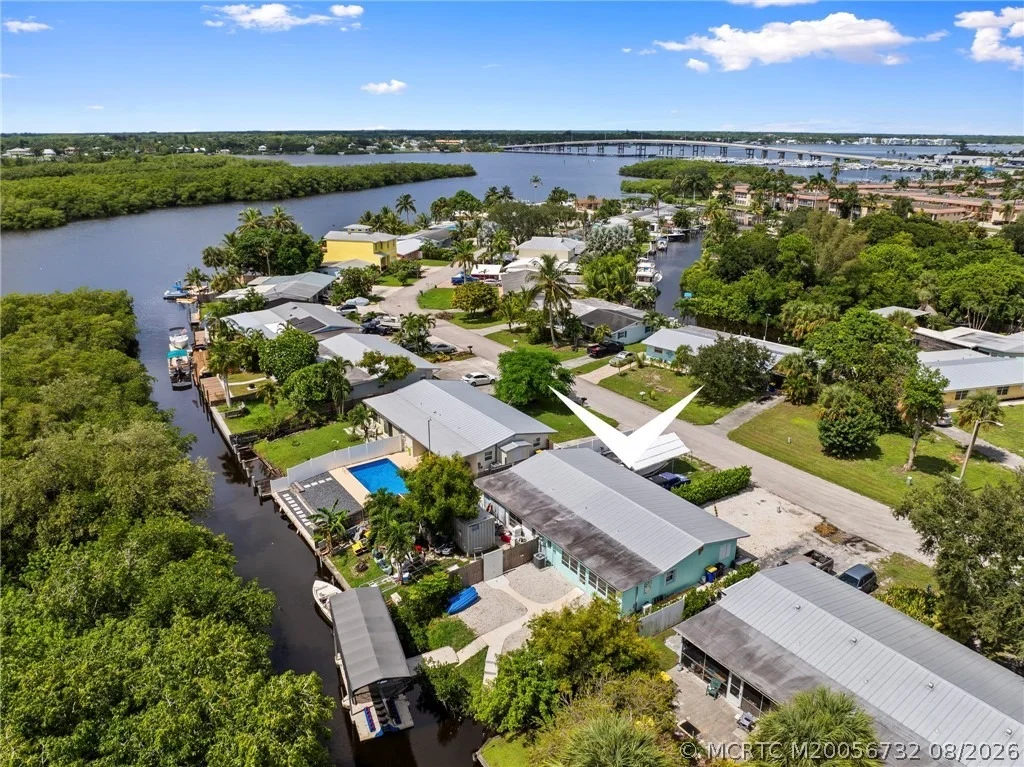 Photo of 30 SW Hideaway Place