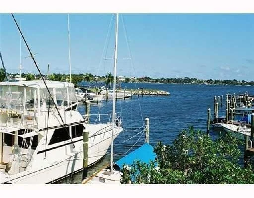 Photo of 282 SE Harbor Point Drive