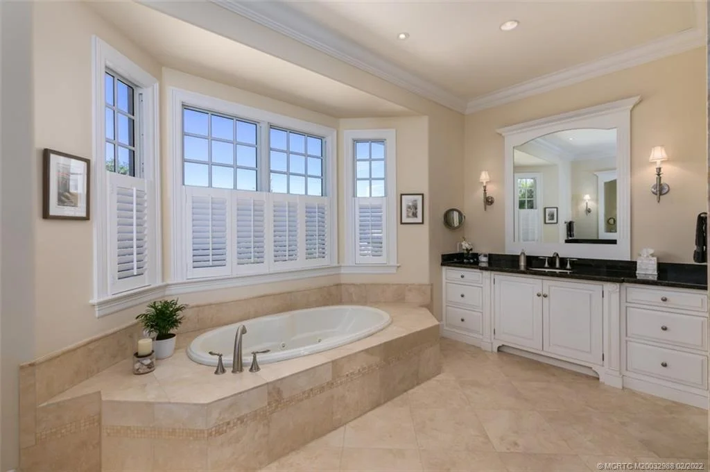 Photo of 5914 SE Horseshoe Point Road