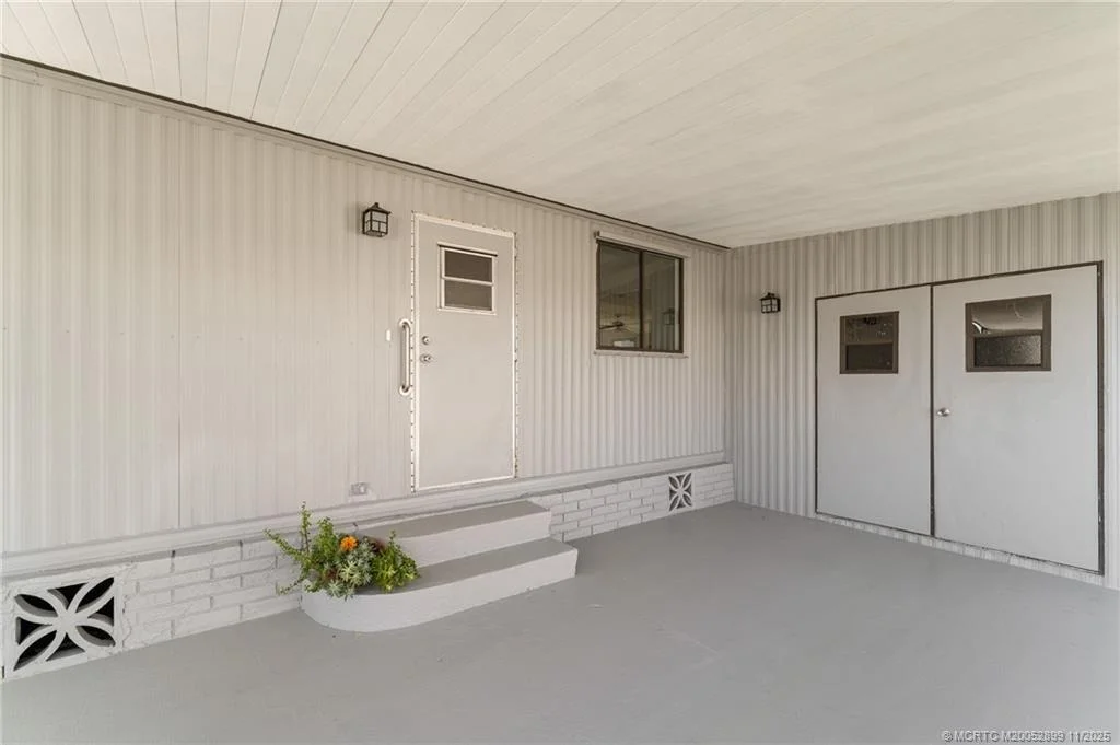 Photo of 2733 SW Thunderbird Trail