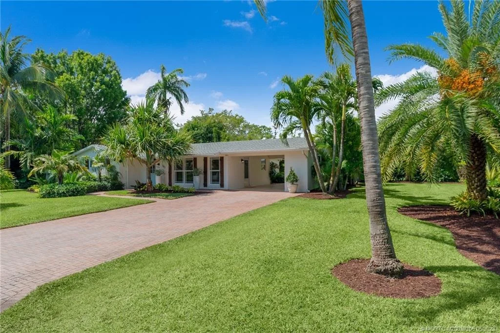 Photo of 382 SE Edgewood Drive