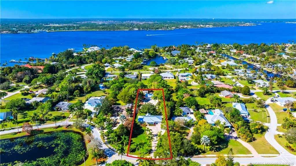 Photo of 994 NW Pine Lake Drive
