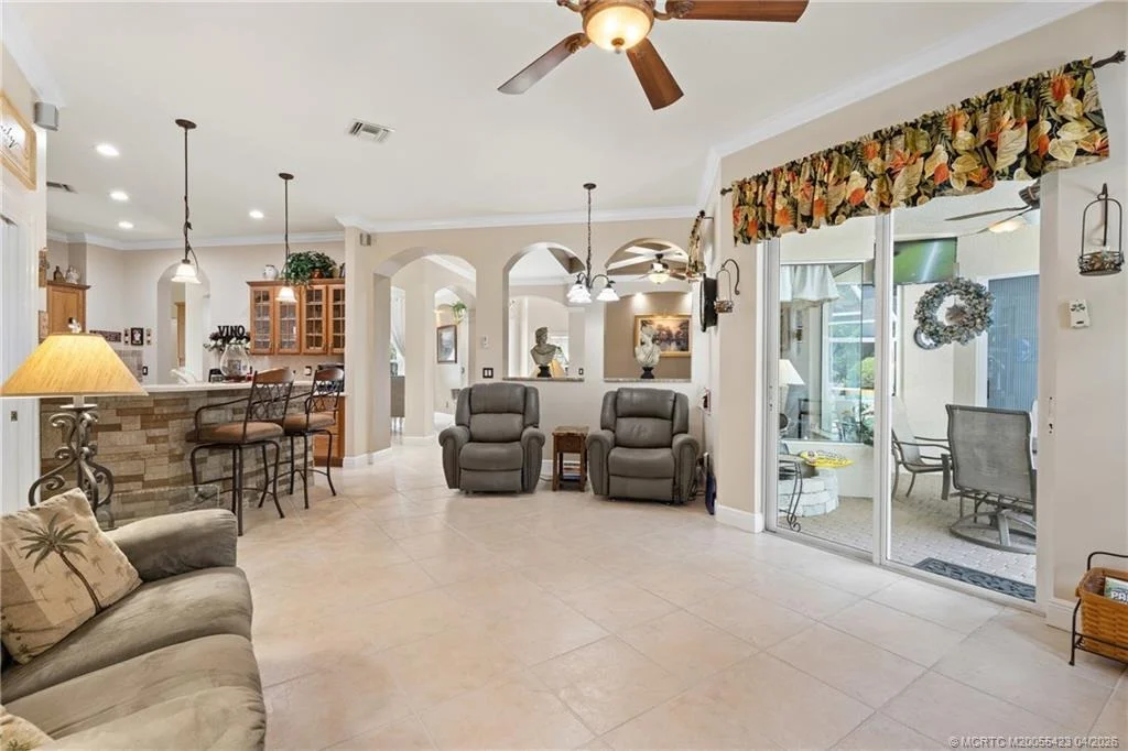 Photo of 917 SW Blue Stem Way