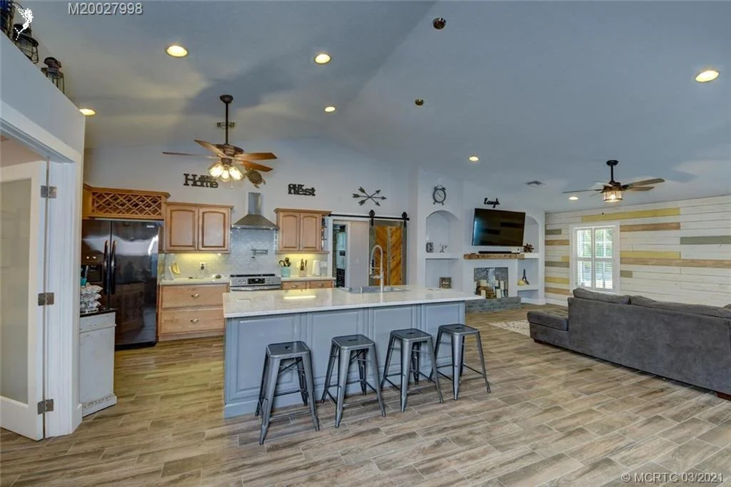 Photo of 320 SE Pelican Drive