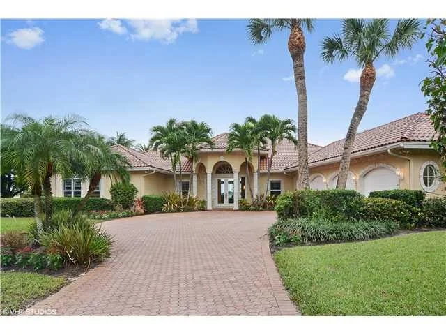 Photo of 825 SE Riverside Drive